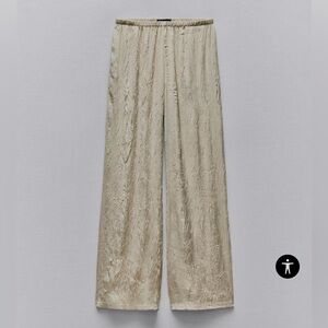 Zara wrinkle wide leg pants in beige/gold colour. Size small with pockets